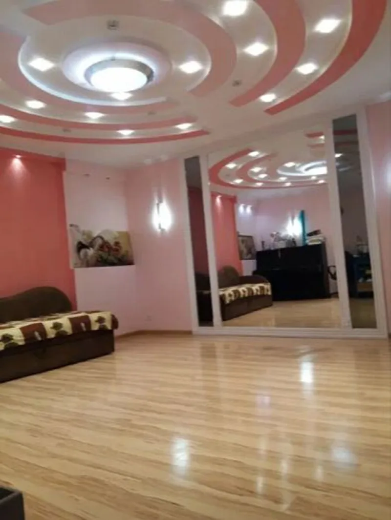 8-кімнатні, 240 м²