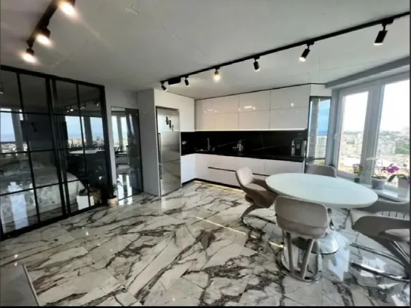 2-кімнатна квартира, 82 м², Таїрова