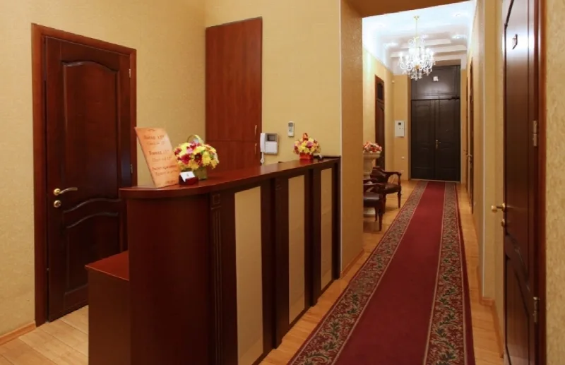 Комерційна, 684 м², Центр