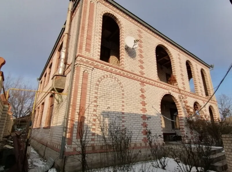7-кімнатні, 640 м²