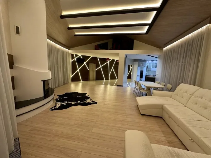 8-кімнатні, 503 м²