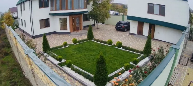 6-кімнатні, 450 м²