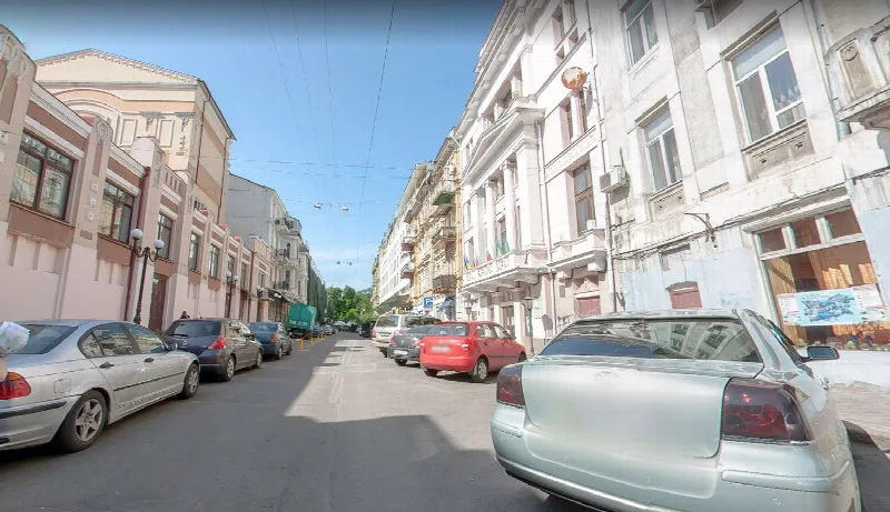 6-кімнатна квартира, 180 м², Центр