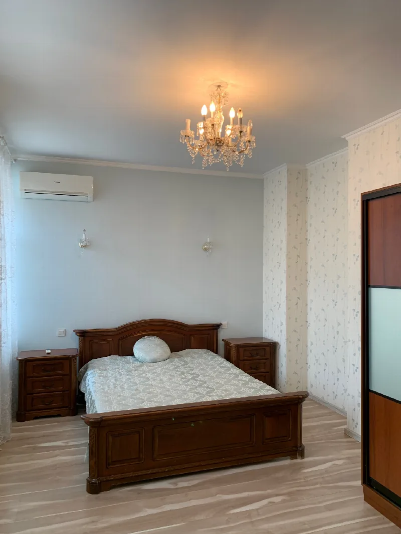 3-кімнатна квартира, 95 м², Центр