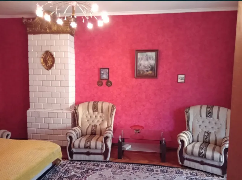3-кімнатна квартира, 80 м², Центр