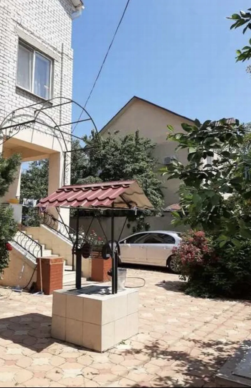 5-кімнатні, 360 м²