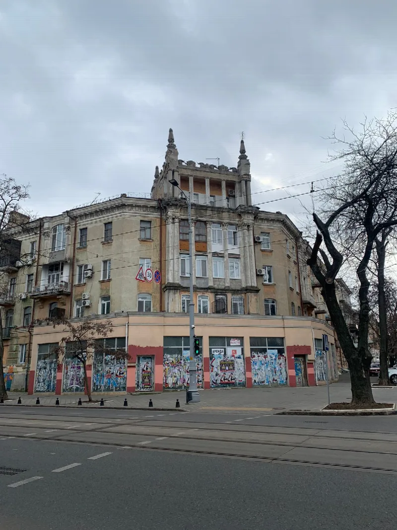 Комерційна, 490 м², Центр