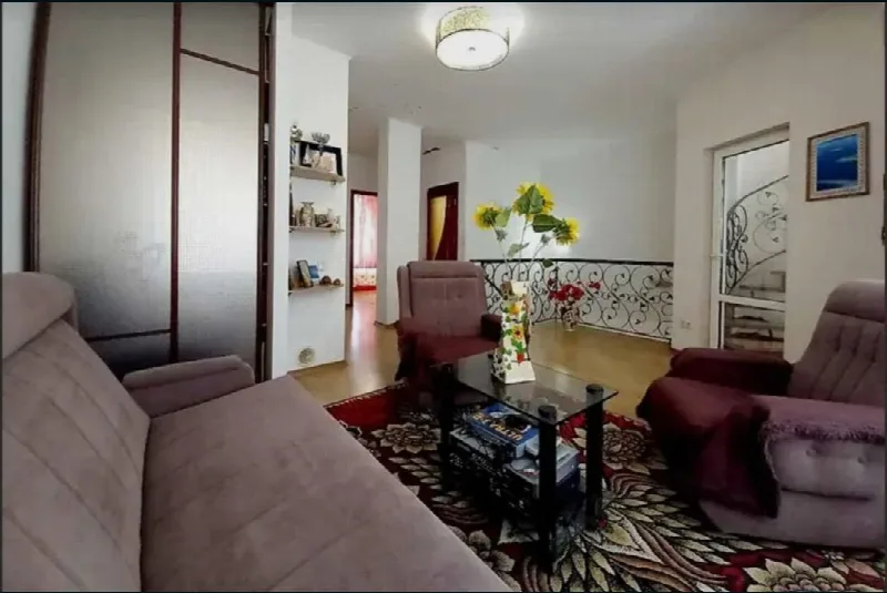 5-кімнатні, 190 м²