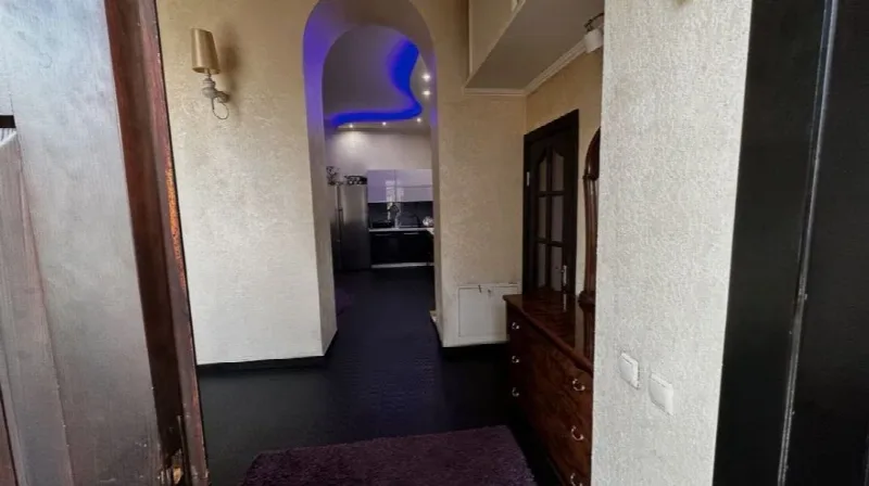 3-кімнатна квартира, 130 м², Центр