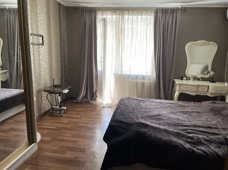 4-кімнатна квартира, 121 м², Таїрова