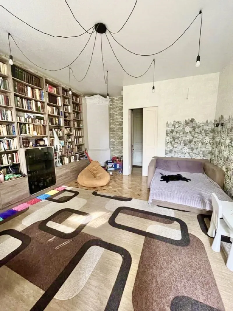 3-кімнатна квартира, 134 м², Центр