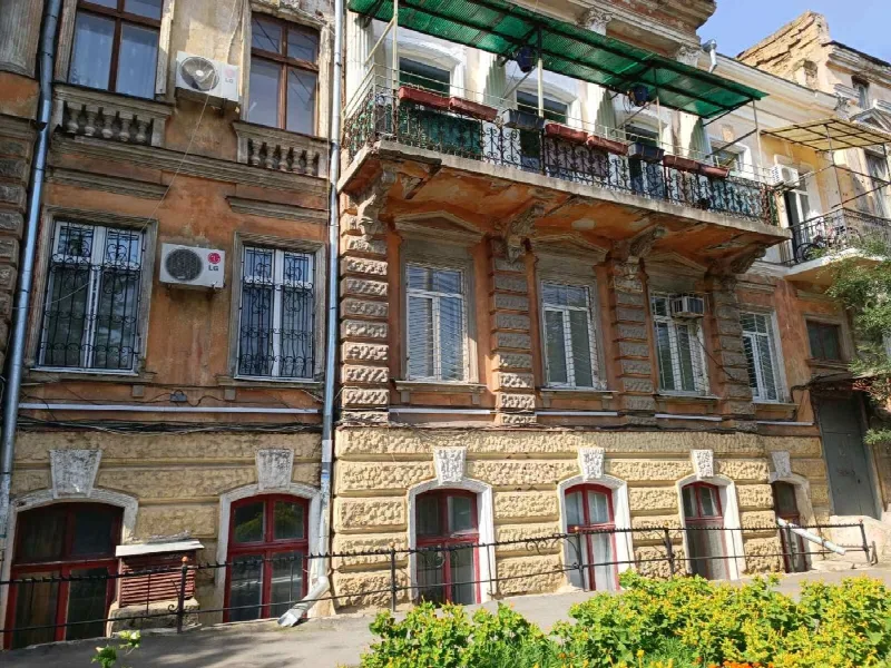 5-кімнатна квартира, 105 м², Центр