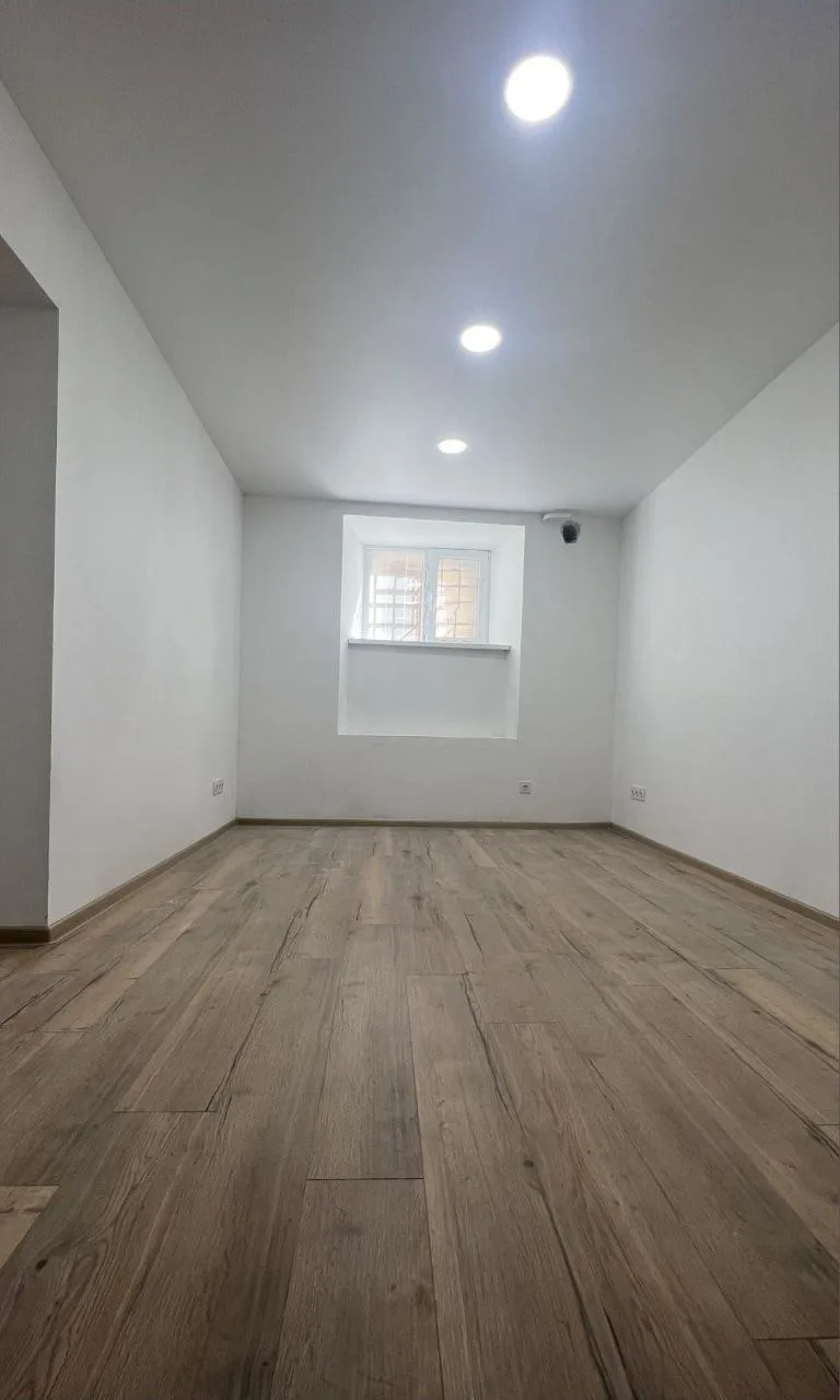 Комерційна, 80 м², Центр