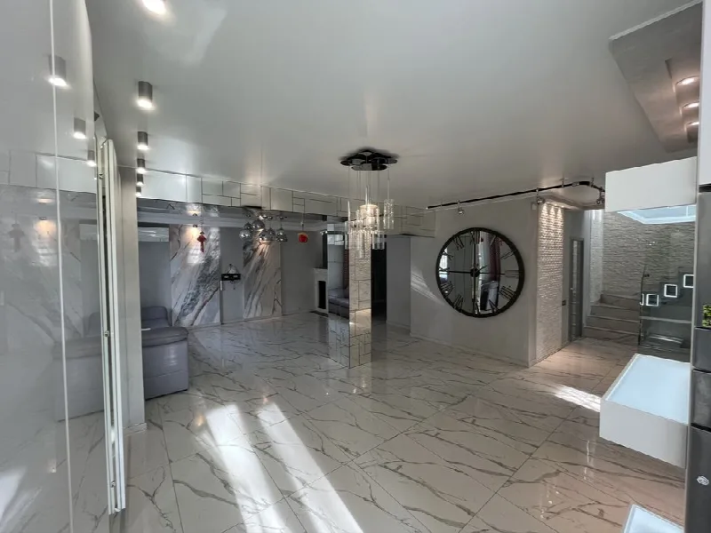 4-кімнатні, 289 м²
