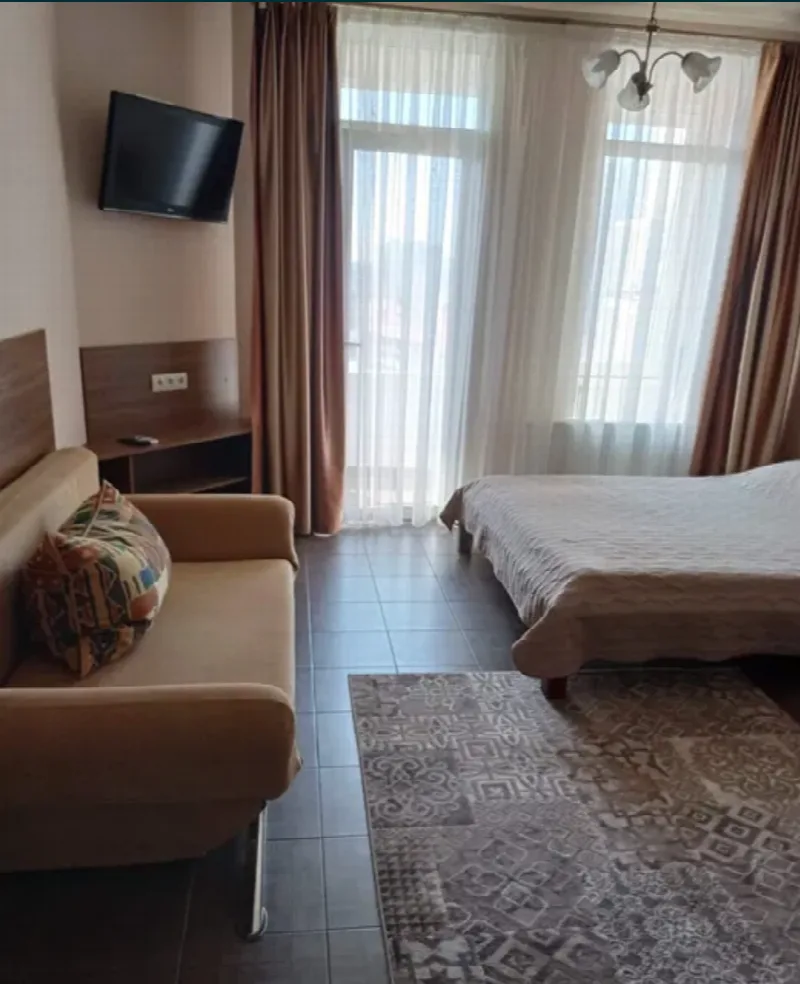 7-кімнатні, 180 м²
