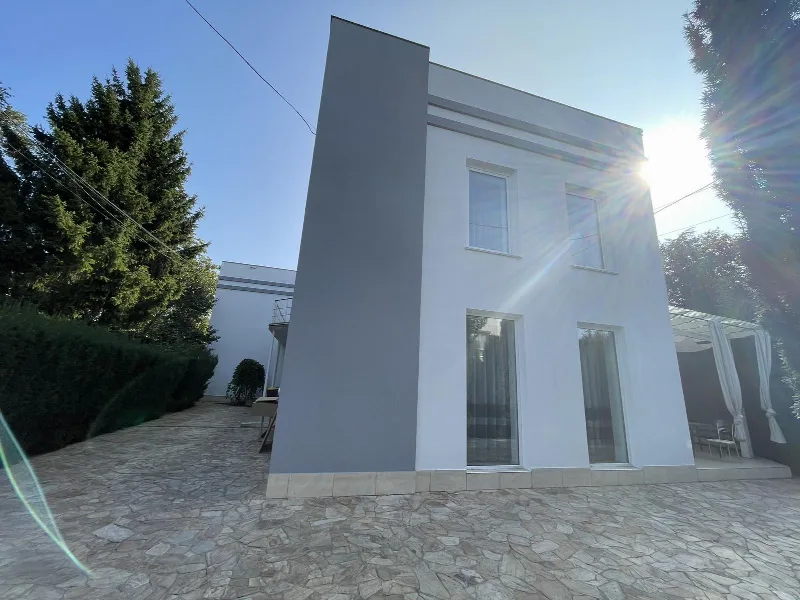 7-кімнатні, 300 м²