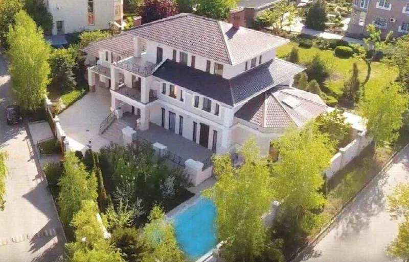 6-кімнатний будинок, 625 м², Совіньйон