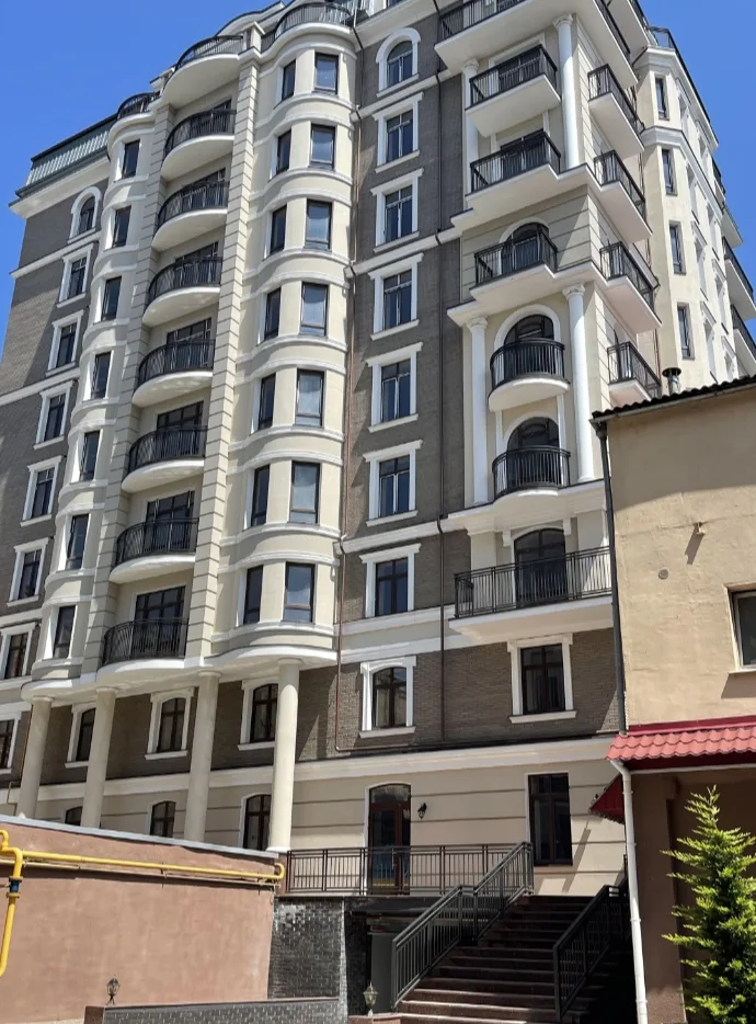 3-комнатная квартира, 116 м², Виндзор дом 2, Центр
