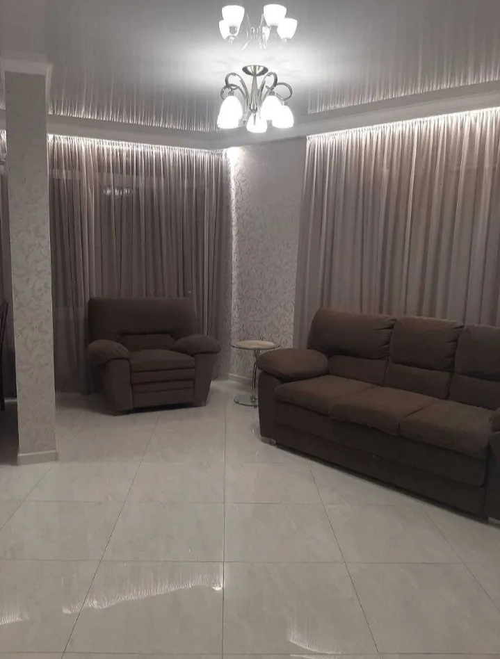 3-комнатная квартира, 74 м², 34 Жемчужина, Центр