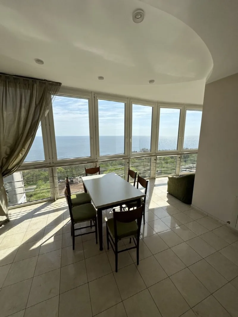 3-кімнатна квартира, 200 м², Центр