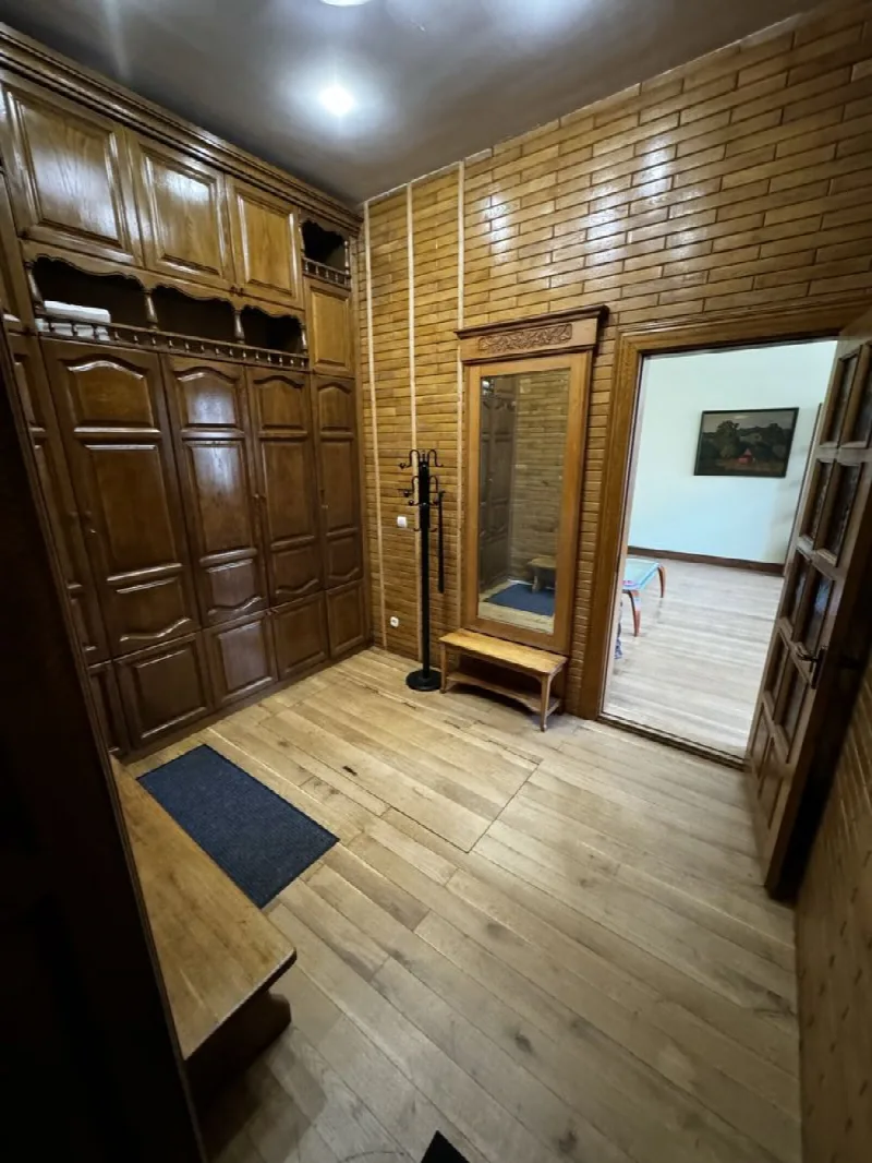 2-кімнатна квартира, 67 м², Центр