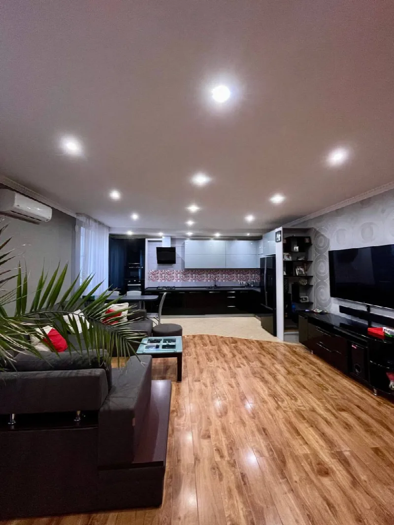 3-кімнатні, 160 м²