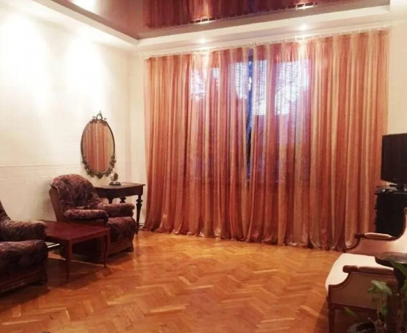 3-комнатная квартира, 76 м², Центр