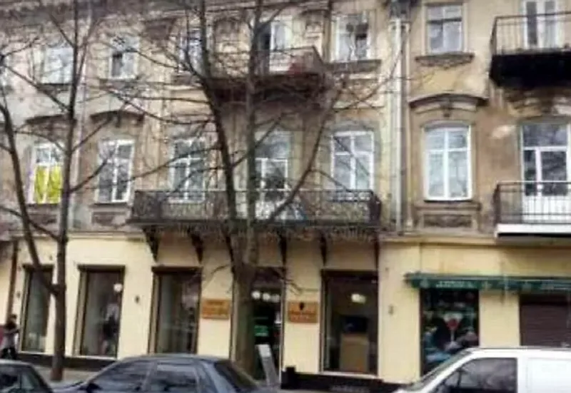 4-кімнатна квартира, 210 м², Центр