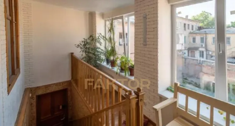 5-room apartment 225 m², floor 2/3, Onilovoi Ln