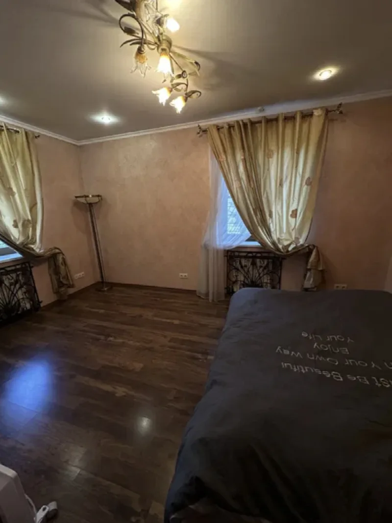 3-кімнатні, 250 м²
