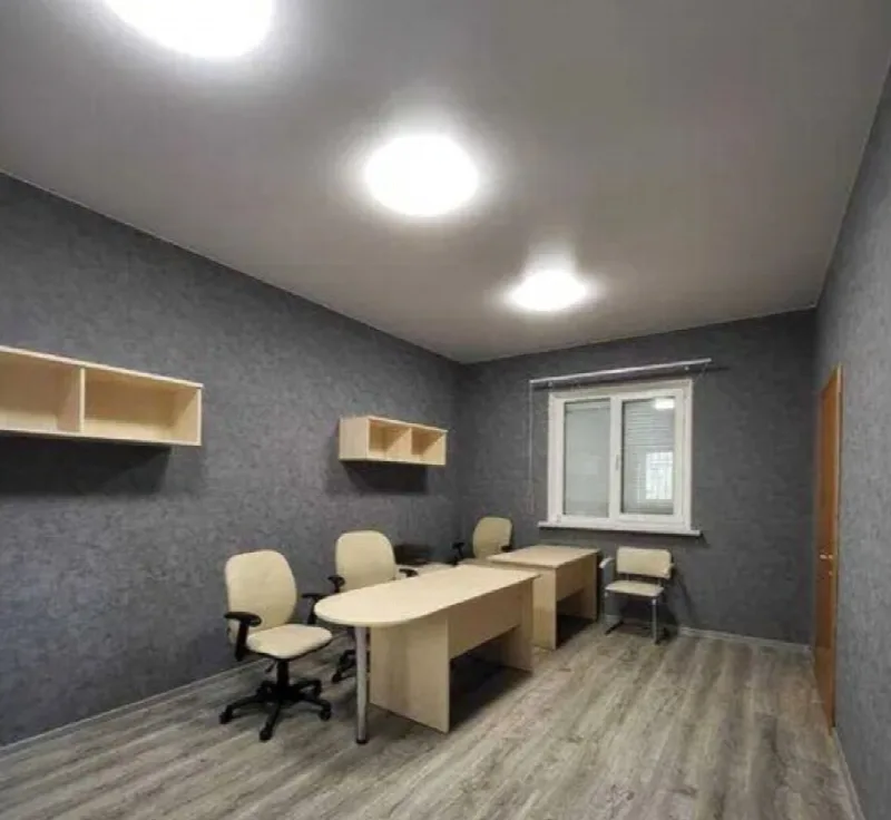Комерційна, 105 м², Центр