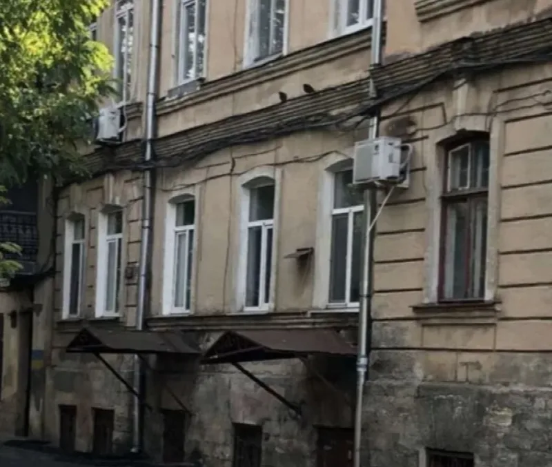 Комерційна, 200 м², Центр