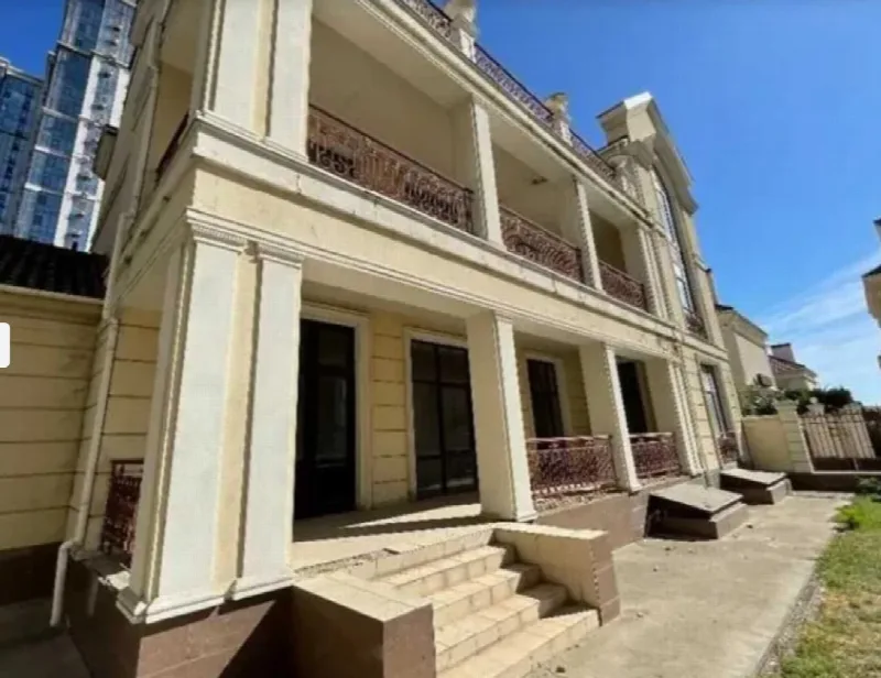 8-комнатный дом, 670 м², Королевские сады 1, Шевченко-Французский