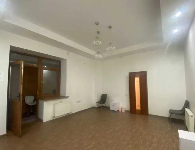Комерційна, 59 м², Центр