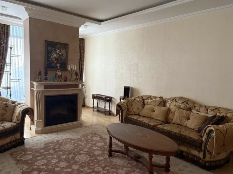 4-кімнатна квартира, 187 м², Мукачівський пров. 6, Центр