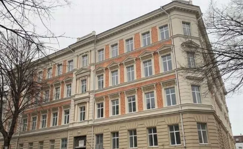 Комерційна, 554 м², Центр