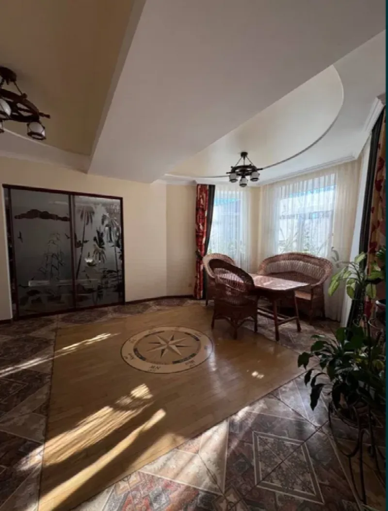 3-комнатный дом, 223 м², Слободка