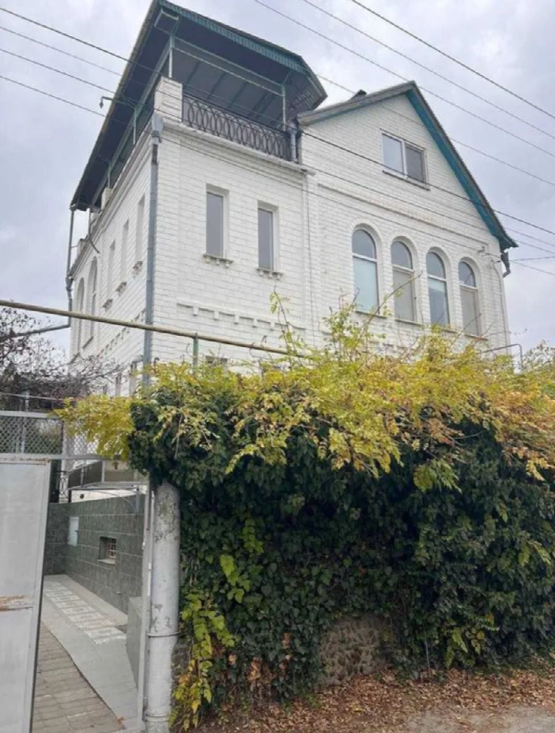 5-кімнатні, 245 м²