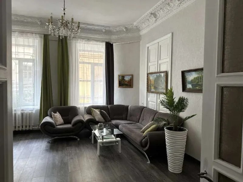 4-кімнатна квартира, 100 м², Центр