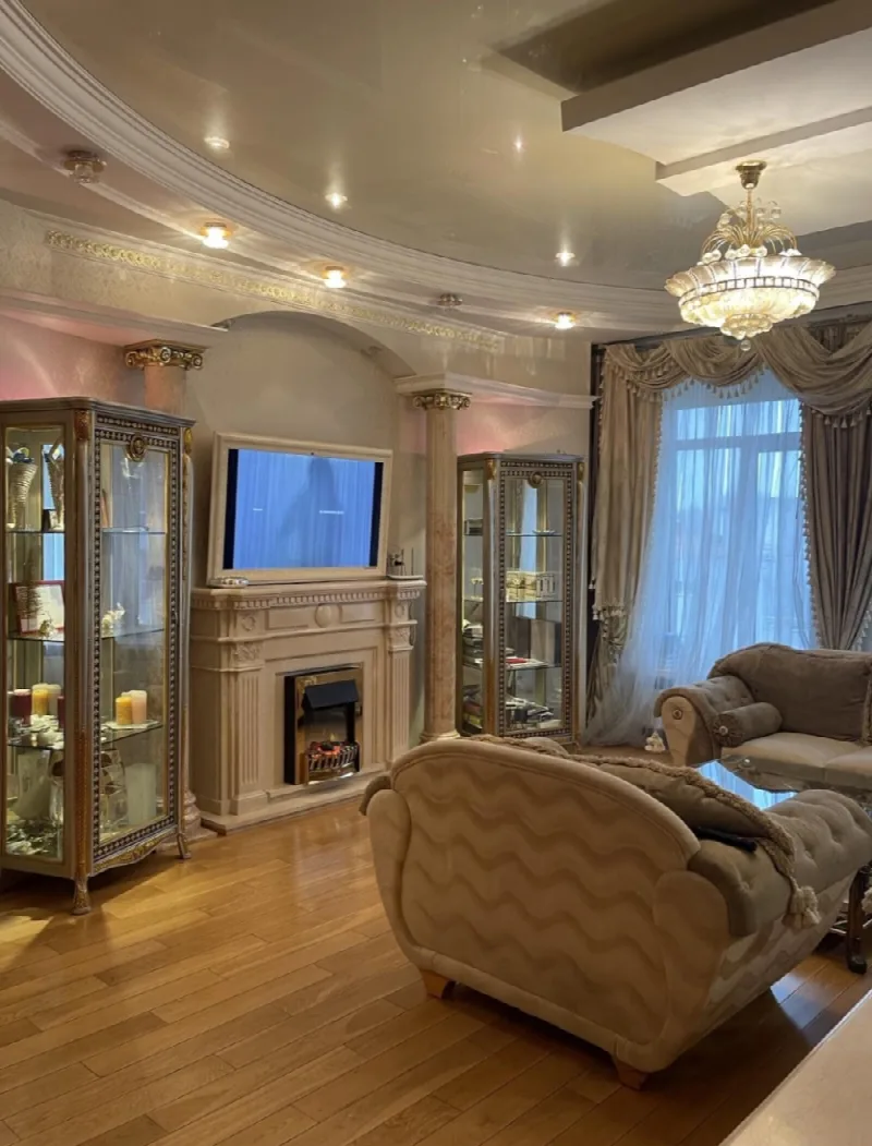4-кімнатна квартира, 150 м², Мерседес, Центр