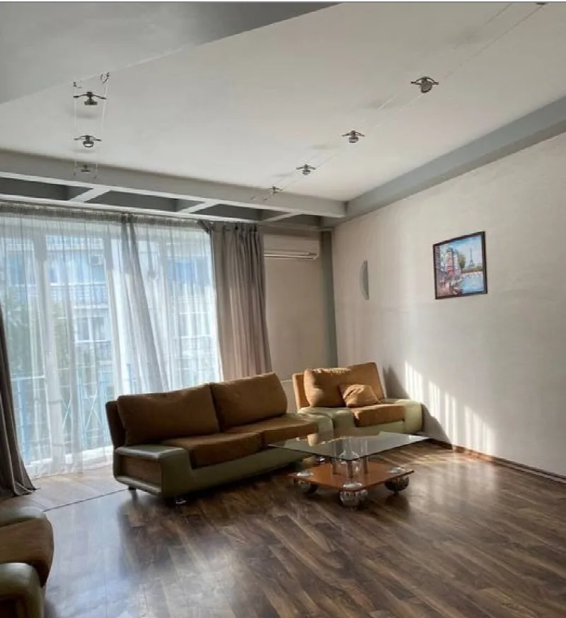 2-кімнатні, 90 м²