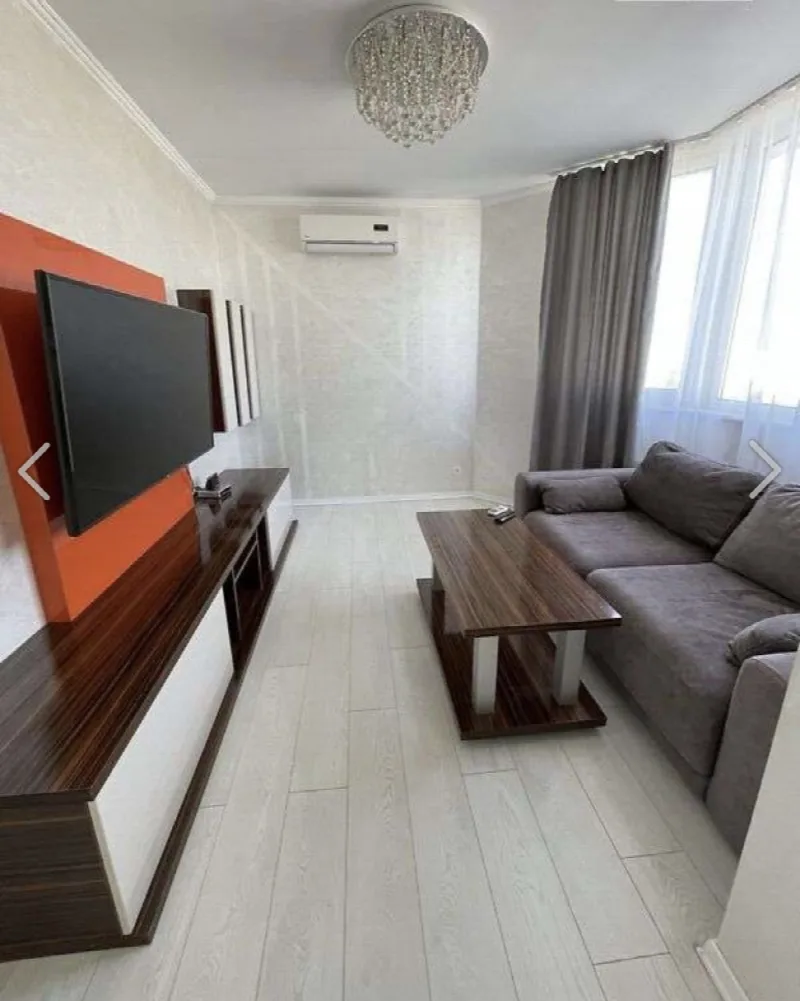 4-кімнатна квартира, 135 м², Академіка Глушка, 32, Таїрова