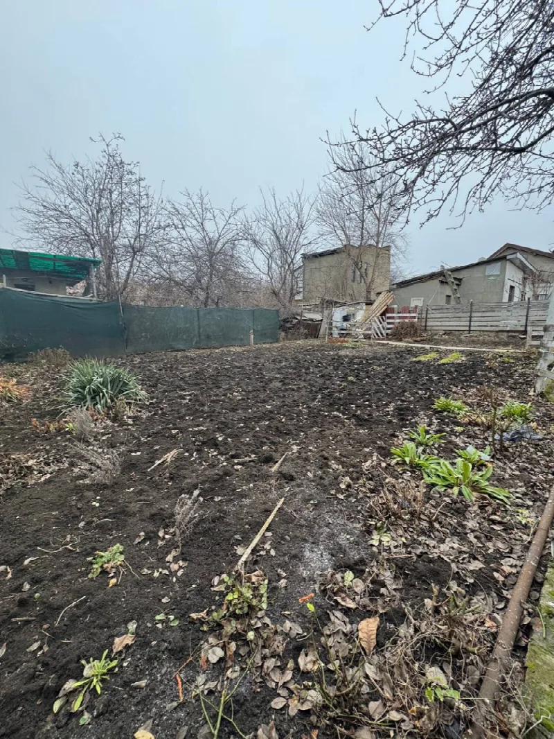 Land, Tairova