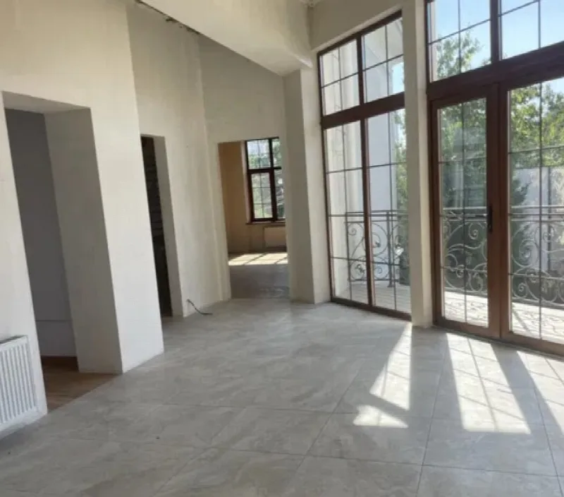 Commercial, 350 m², Arkadia