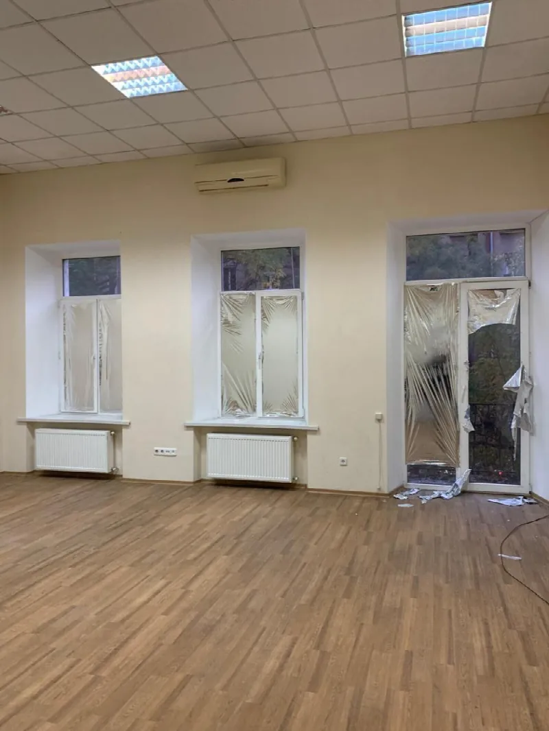 Коммерция, 176 м², Центр