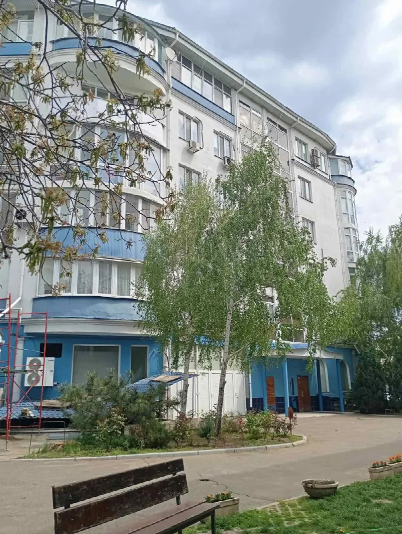 4-кімнатні, 230 м²