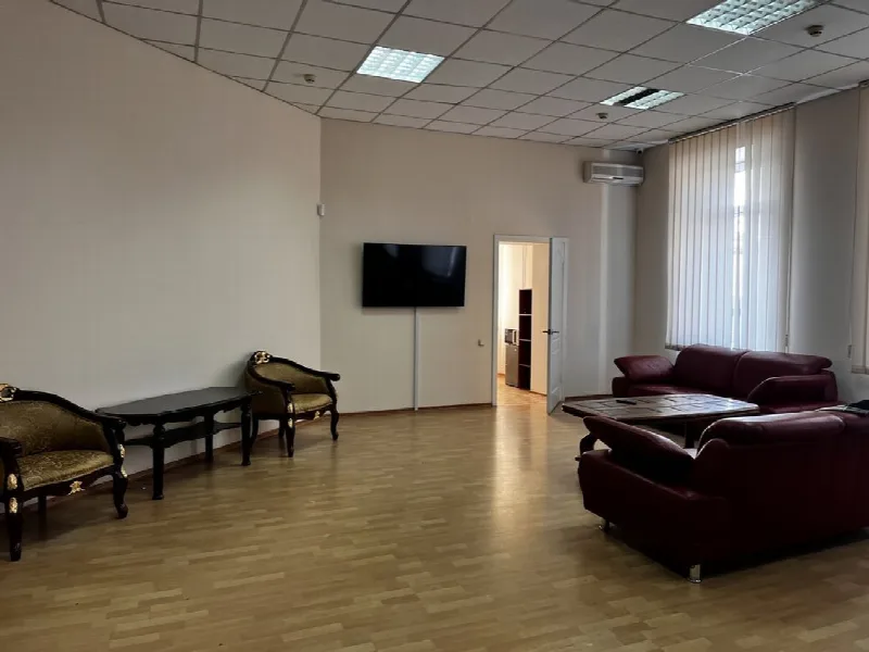 Комерційна, 880 м², Молдаванка