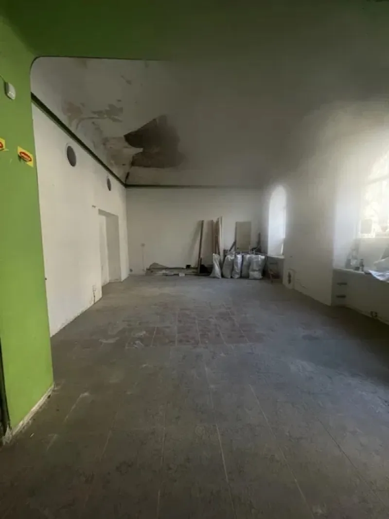 8-кімнатні, 240 м²