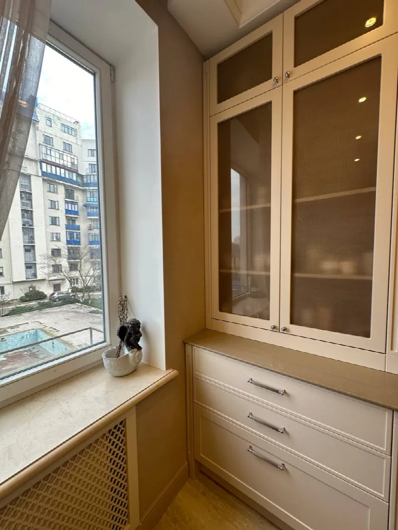 3-кімнатна квартира, 118 м², Центр