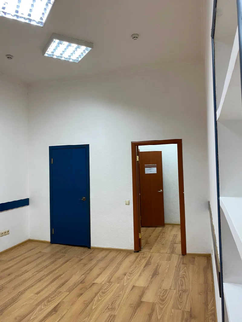 Комерційна, 47 м², Центр